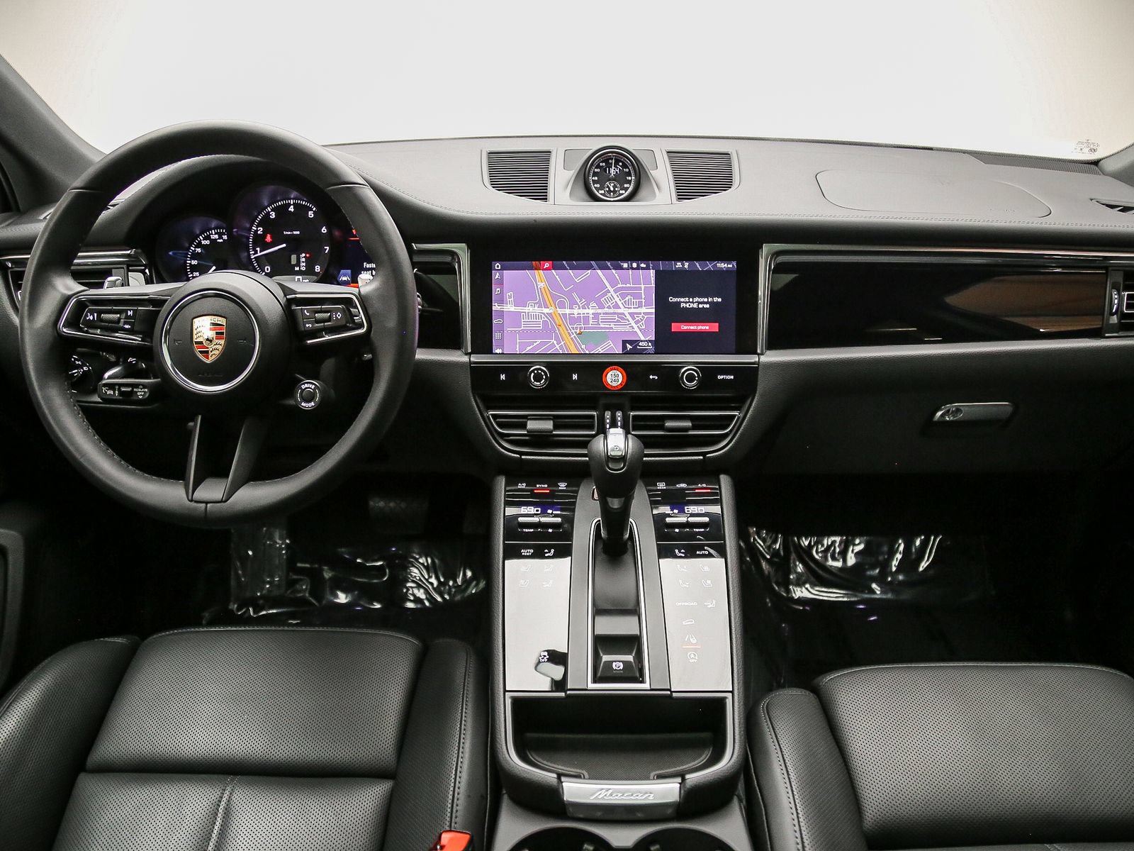 Certified 2026 Porsche Macan AWD/4WD image 16