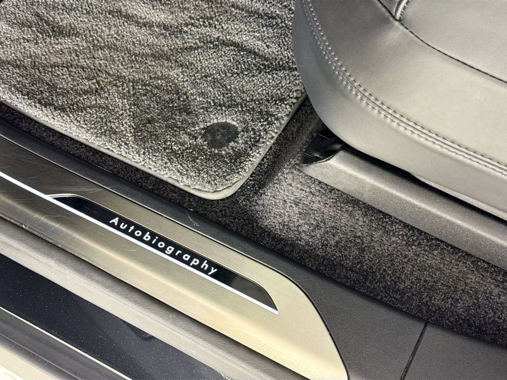 Used 2023 Land Rover Range Rover Autobiography image 18