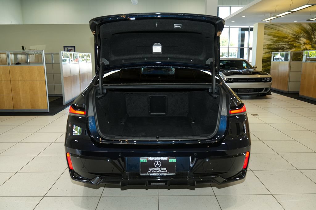 Used 2025 BMW i7 xDrive60 AWD/4WD image 55