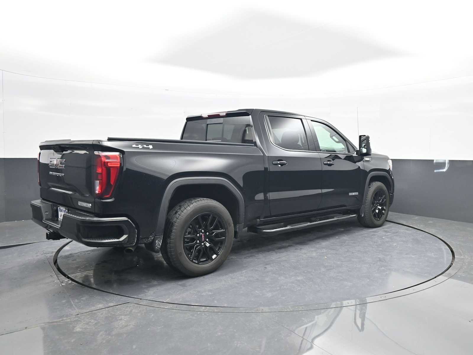 Used 2021 GMC Sierra 1500 Elevation w/ Preferred Package image 8