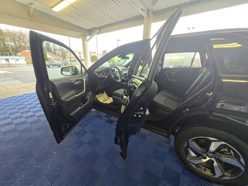 Used 2024 Toyota RAV4 SE image 23