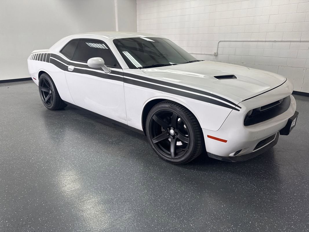 Used 2016 Dodge Challenger SXT w/ Driver Convenience Group image 2