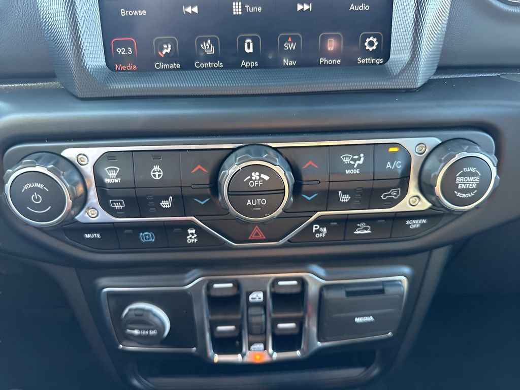 Used 2022 Jeep Wrangler Unlimited Sahara image 17