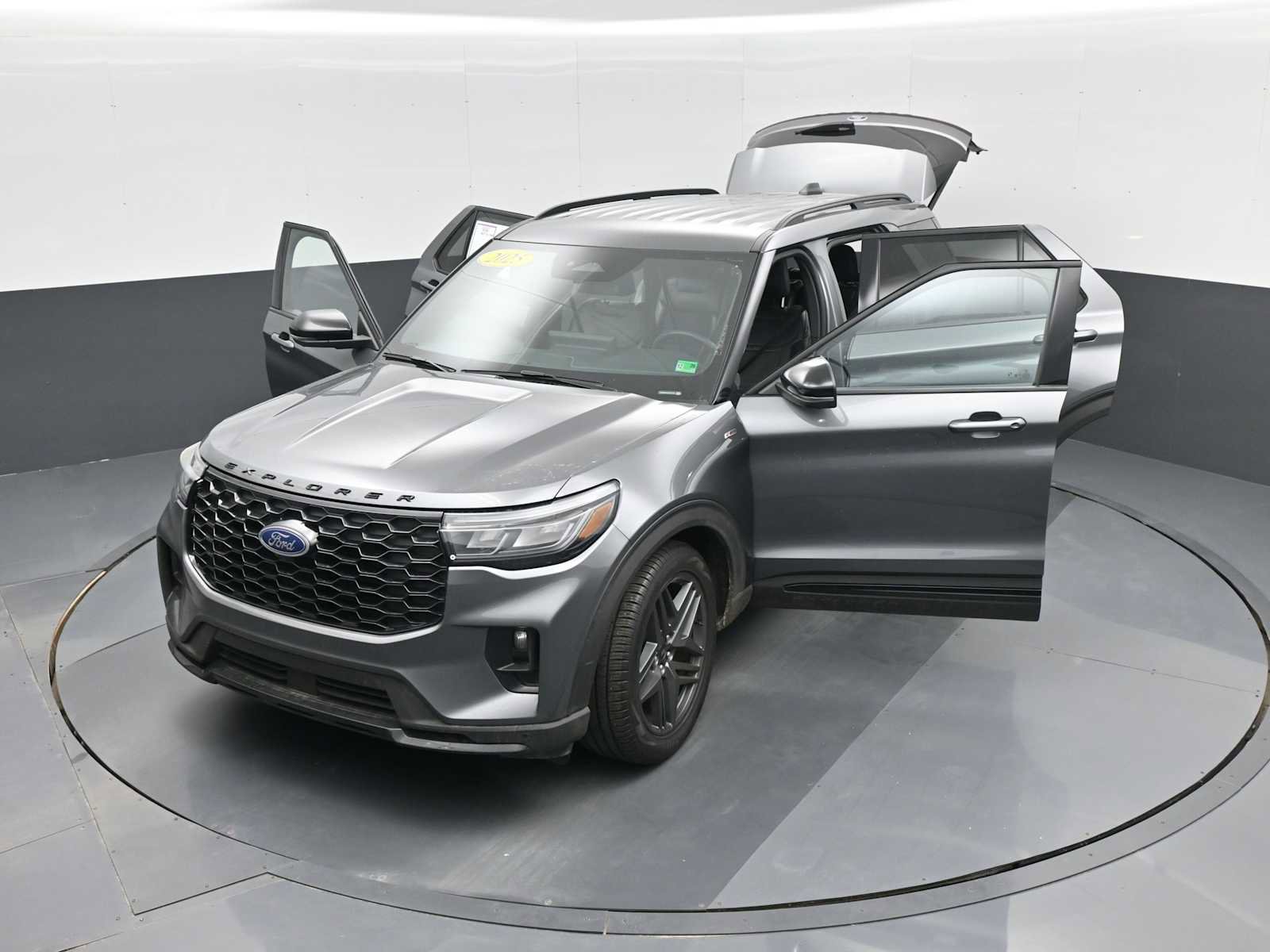 Used 2025 Ford Explorer ST-Line w/ ST-Line Street Pack image 38