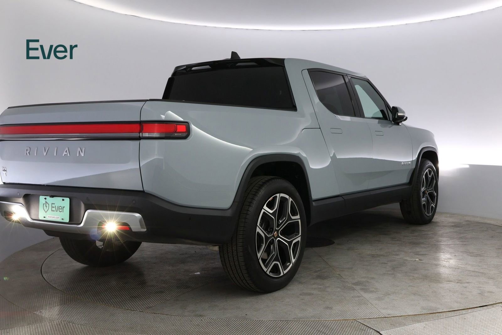 Used 2024 Rivian R1T Adventure image 3