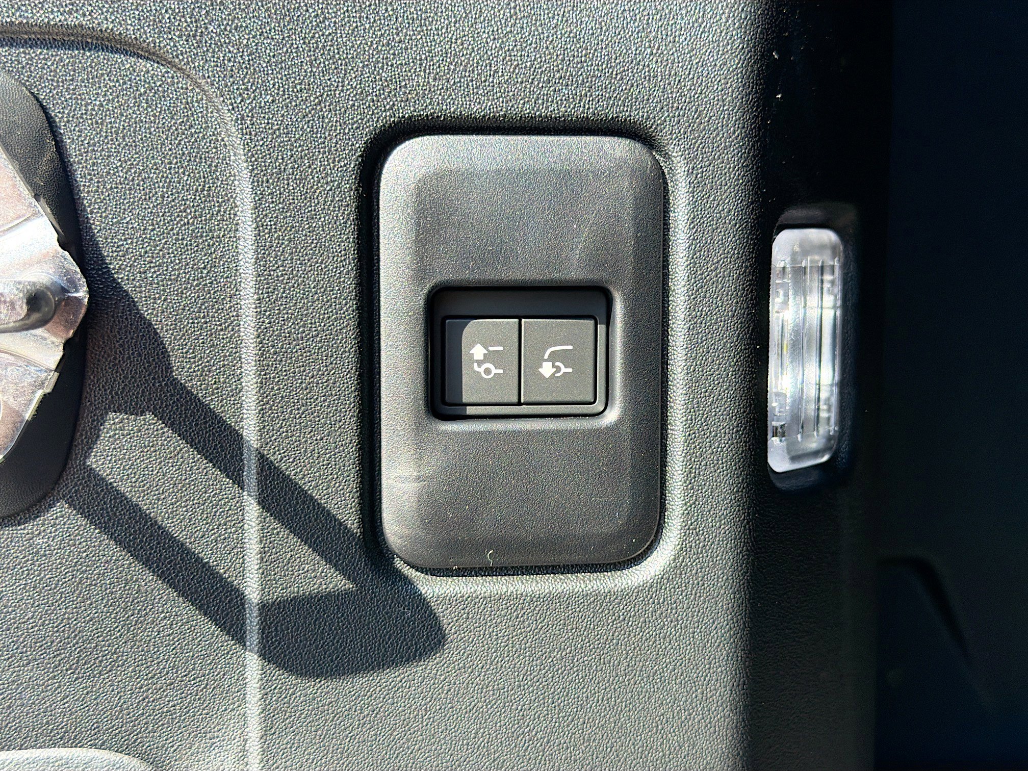 New 2026 Land Rover Defender 110 X-Dynamic SE image 43