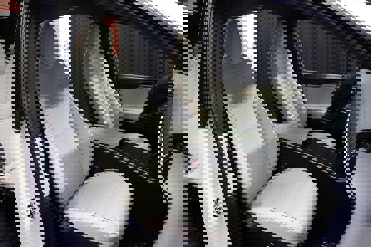 Used 2022 Tesla Model X Plaid image 32