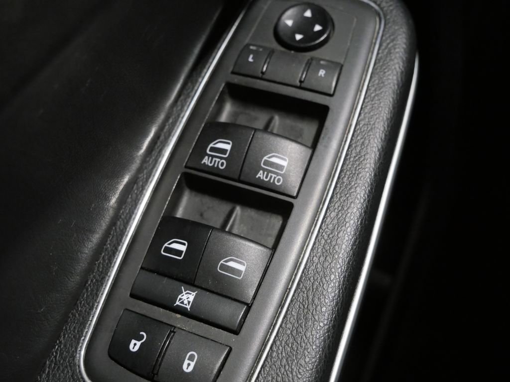 Used 2021 Chrysler 300 S RWD image 13
