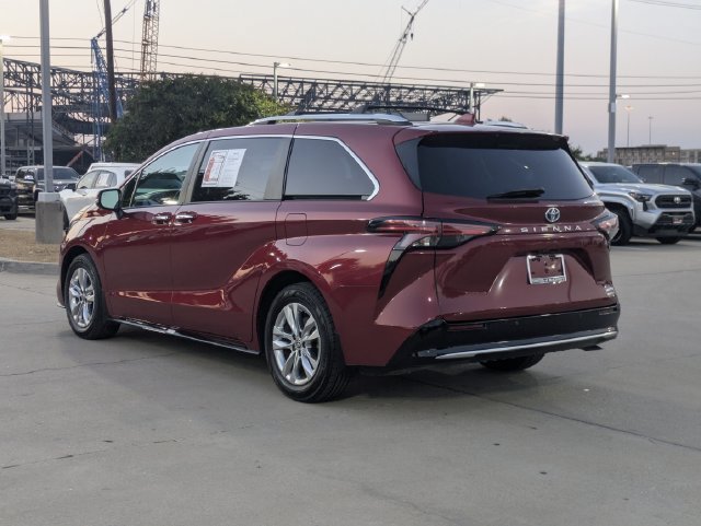 Used 2024 Toyota Sienna Limited FWD image 8