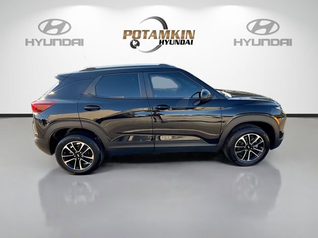 Used 2024 Chevrolet TrailBlazer LT w/ Driver Confidence Package image 4
