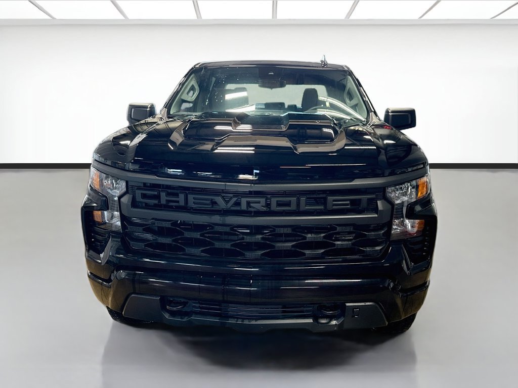Used 2026 Chevrolet Silverado 1500 Custom Trail Boss w/ Midnight Edition AWD/4WD image 2