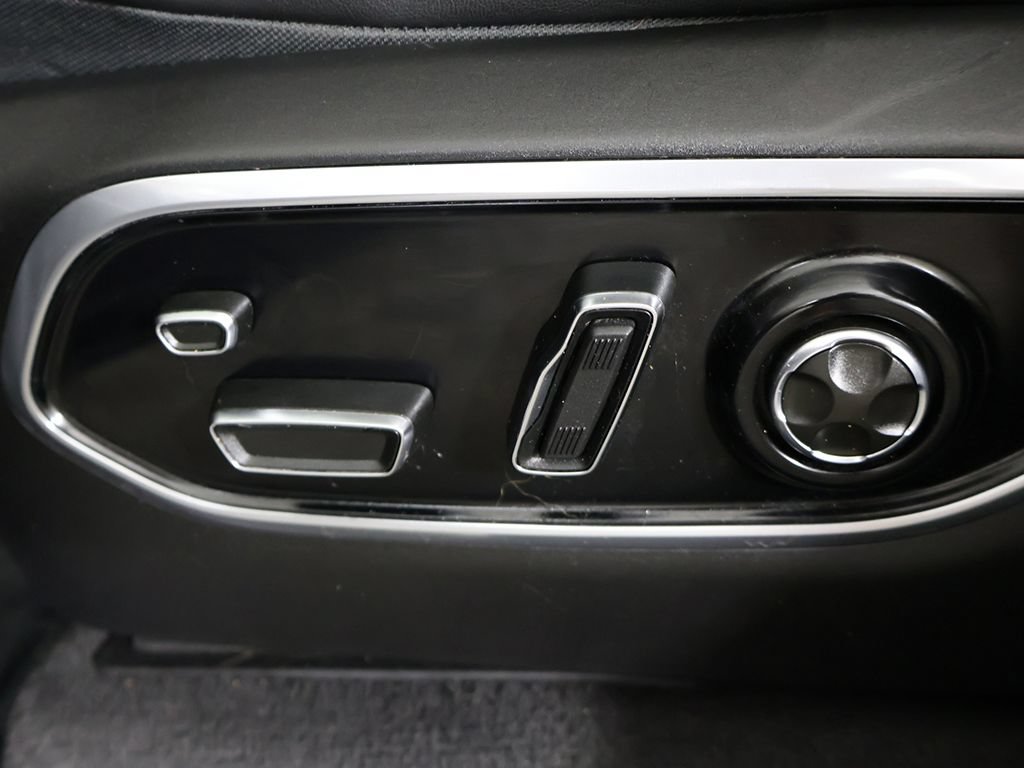Used 2021 Jeep Grand Cherokee L Summit w/ Advanced Protech Group IV AWD/4WD image 40