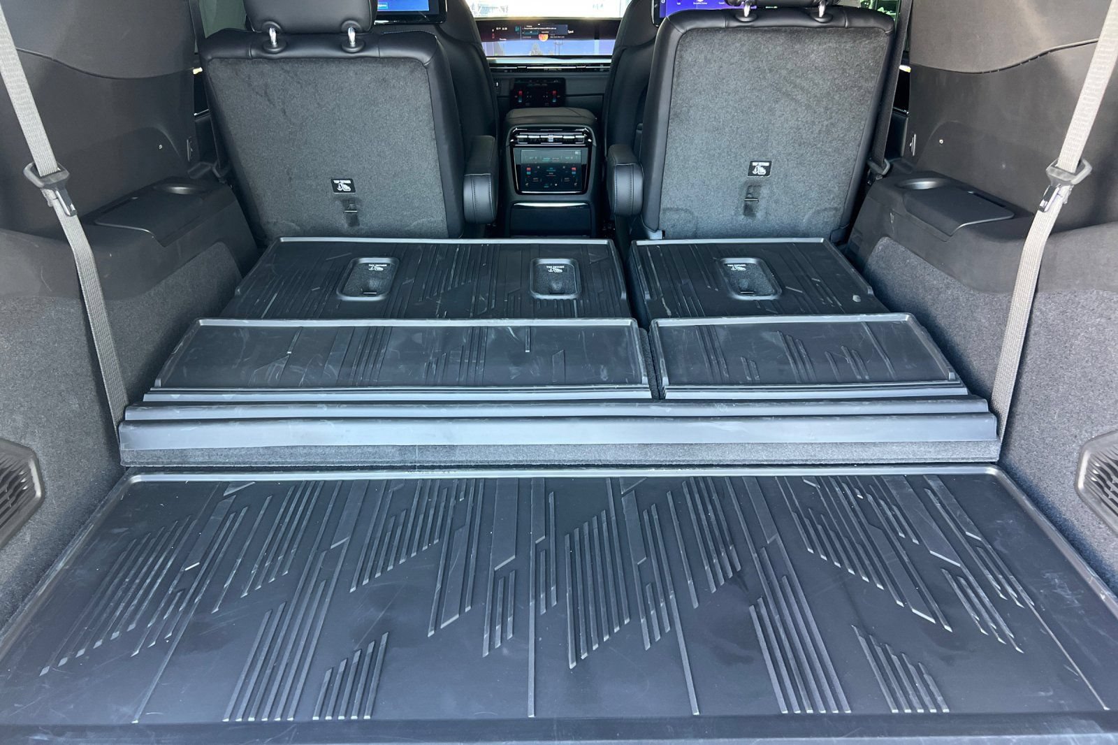 Used 2026 Cadillac Escalade IQL Sport 1 w/ LPO, ONYX Package AWD/4WD image 16