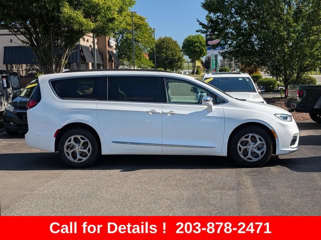 Certified 2022 Chrysler Pacifica Limited AWD/4WD image 2
