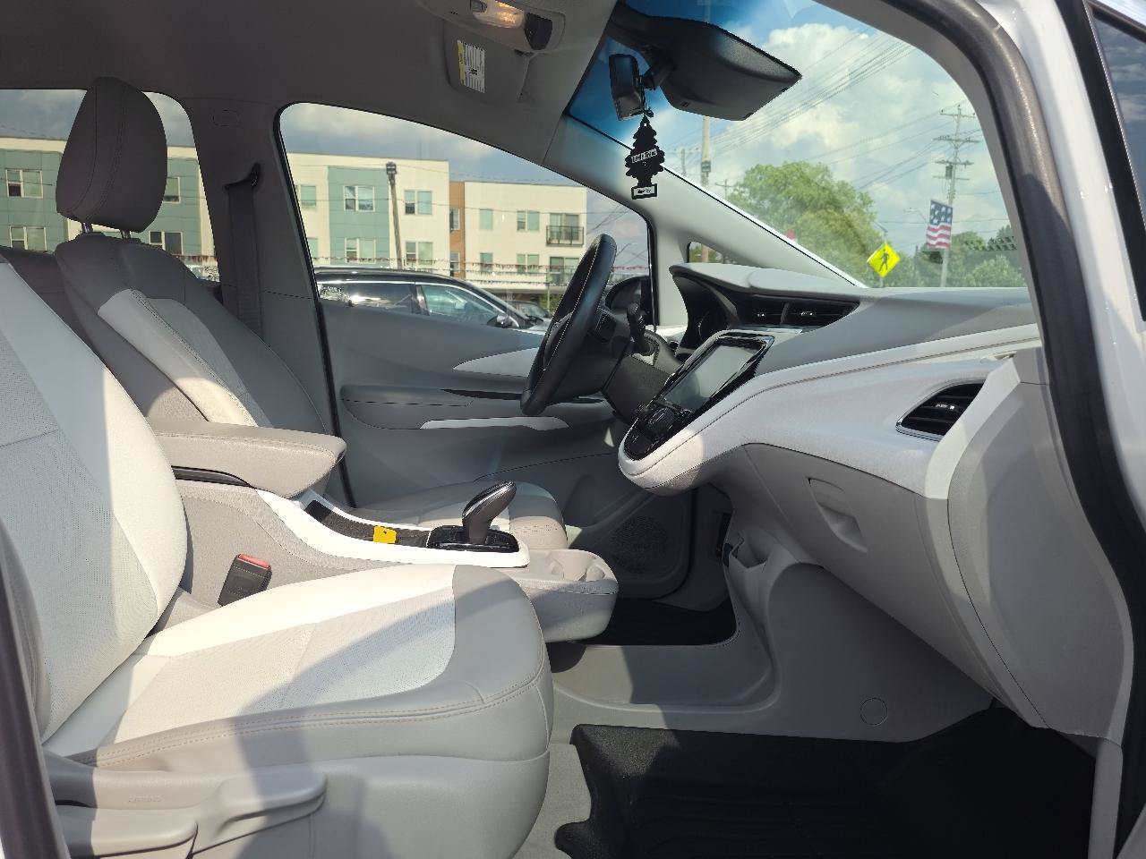 Used 2017 Chevrolet Bolt Premier w/ Driver Confidence II Package FWD image 16