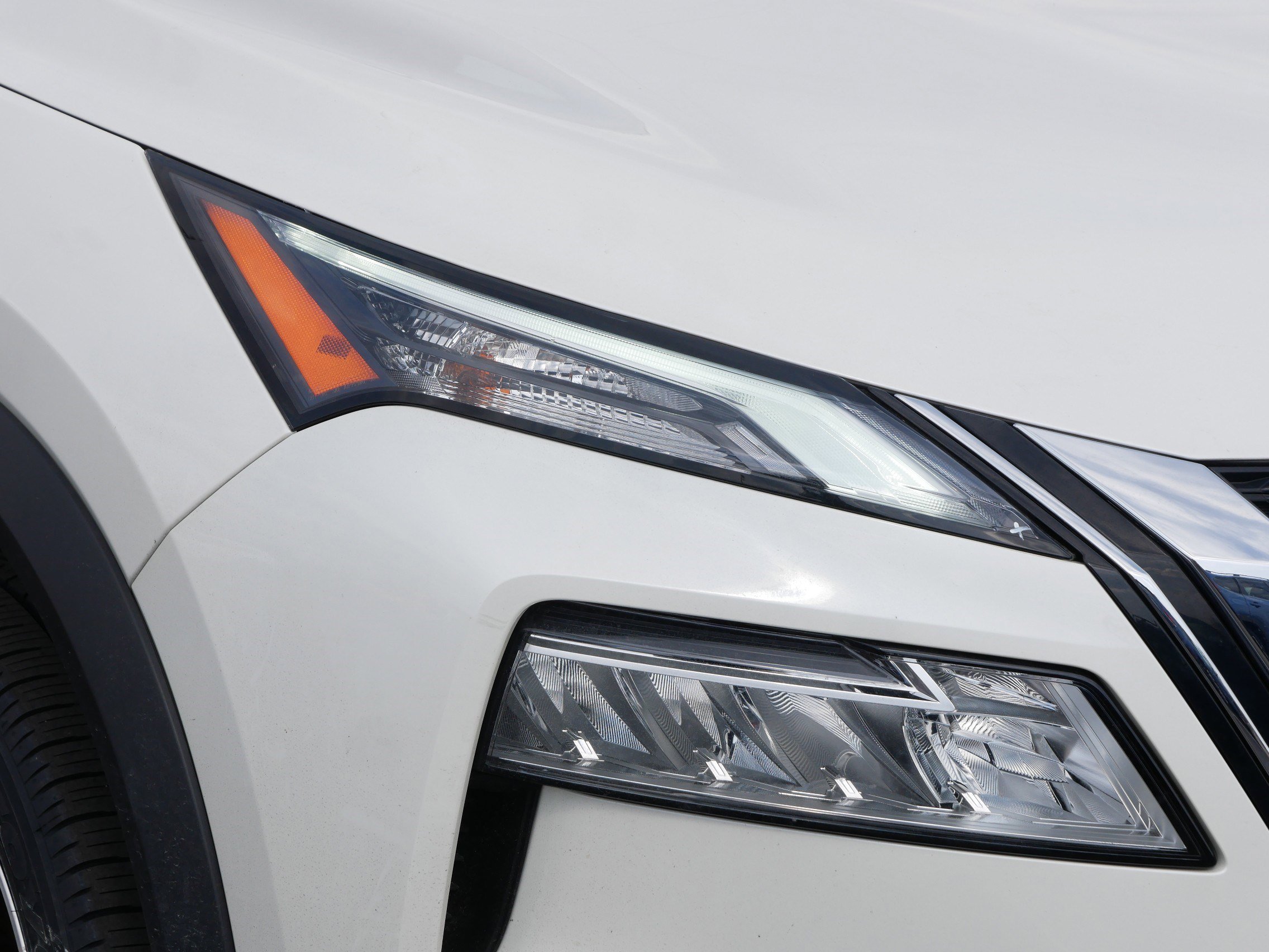 Used 2023 Nissan Rogue SL w/ SL Premium Package image 16