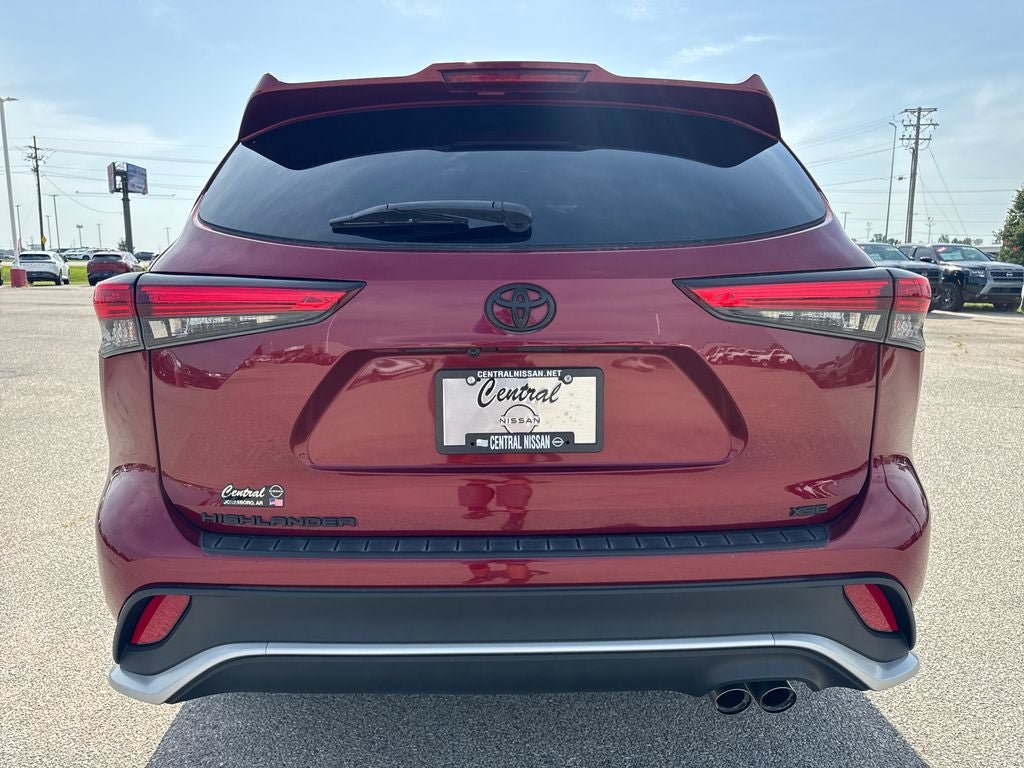 Used 2022 Toyota Highlander XSE FWD image 5