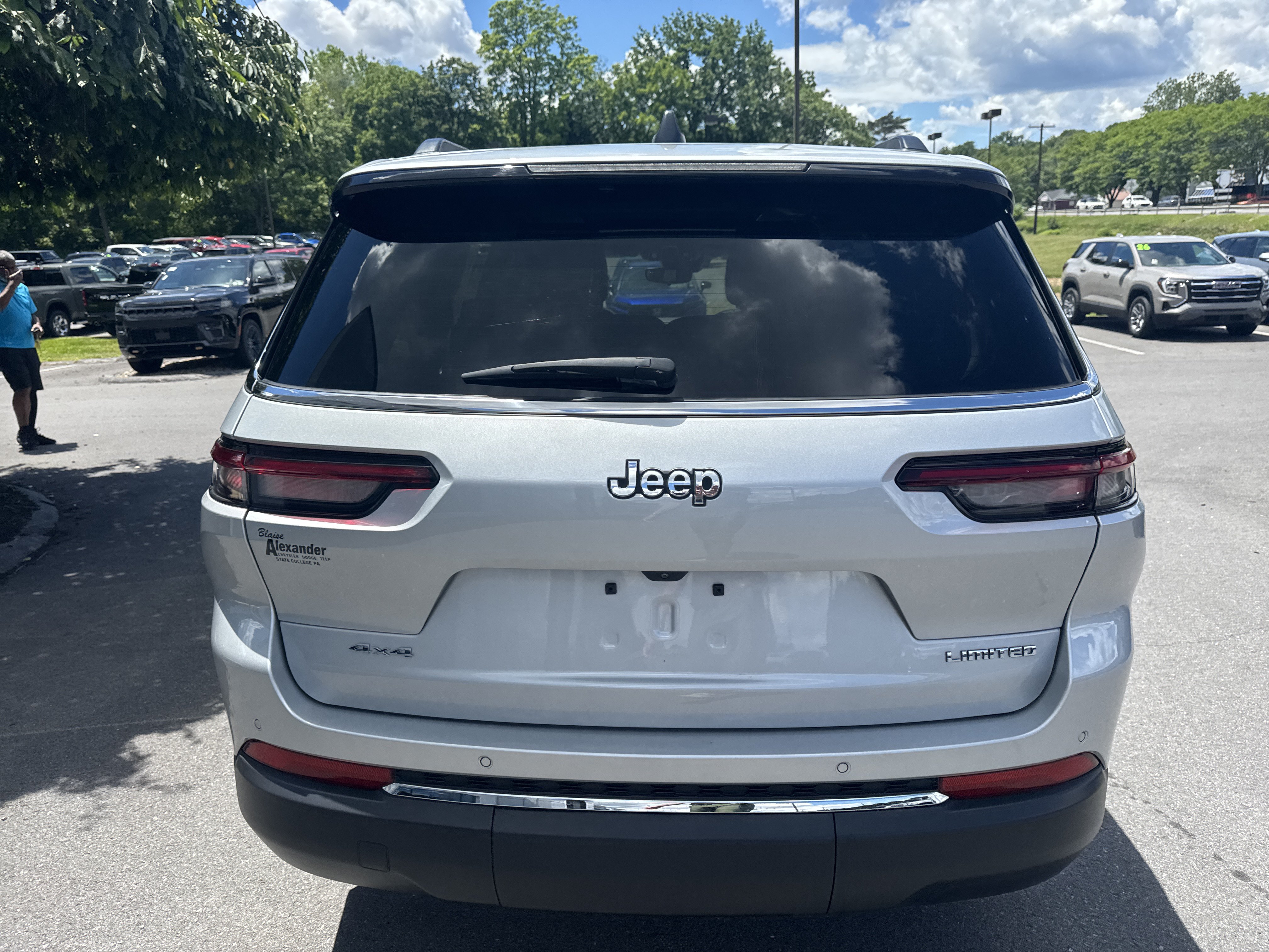 Used 2023 Jeep Grand Cherokee L Limited AWD/4WD image 4