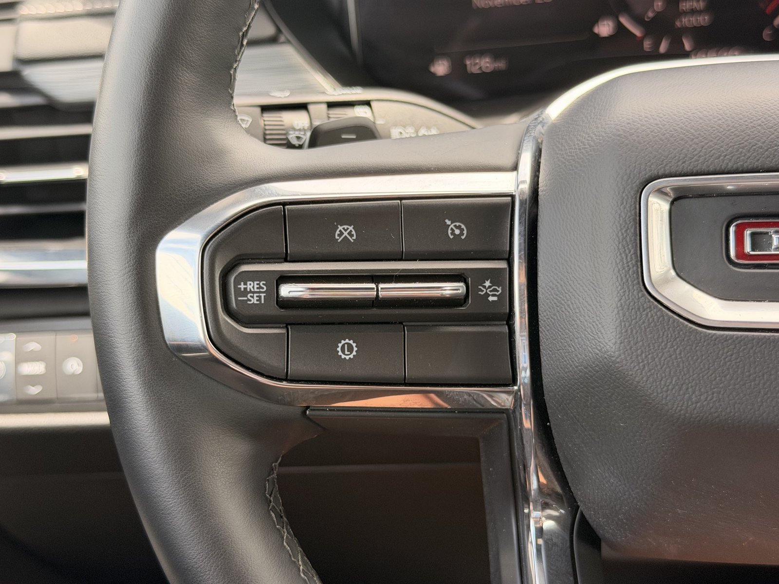 Used 2025 GMC Acadia Elevation FWD image 19