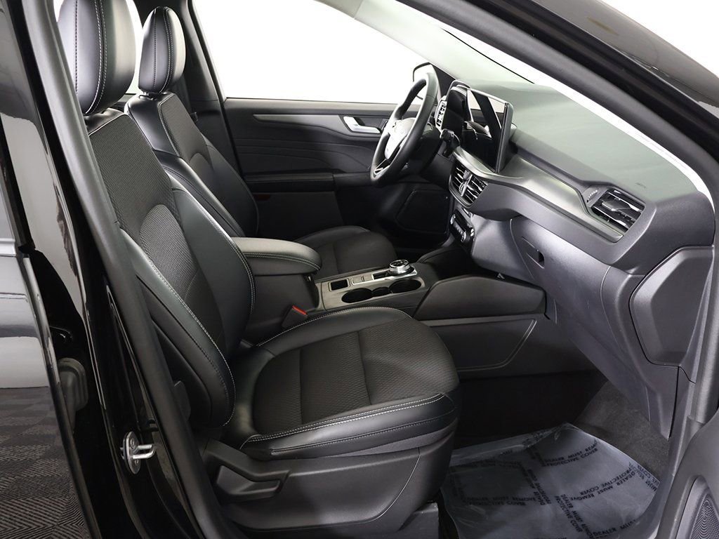 Used 2023 Ford Escape SE w/ Class II Trailer Tow Package image 33