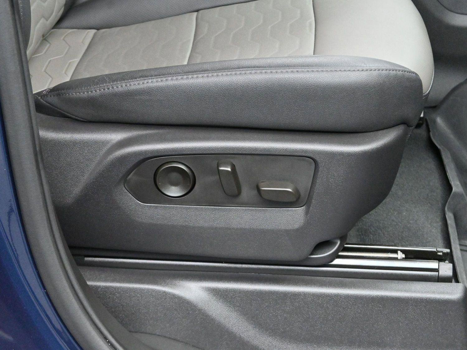 Used 2023 Chevrolet Silverado 1500 ZR2 w/ Technology Package image 32