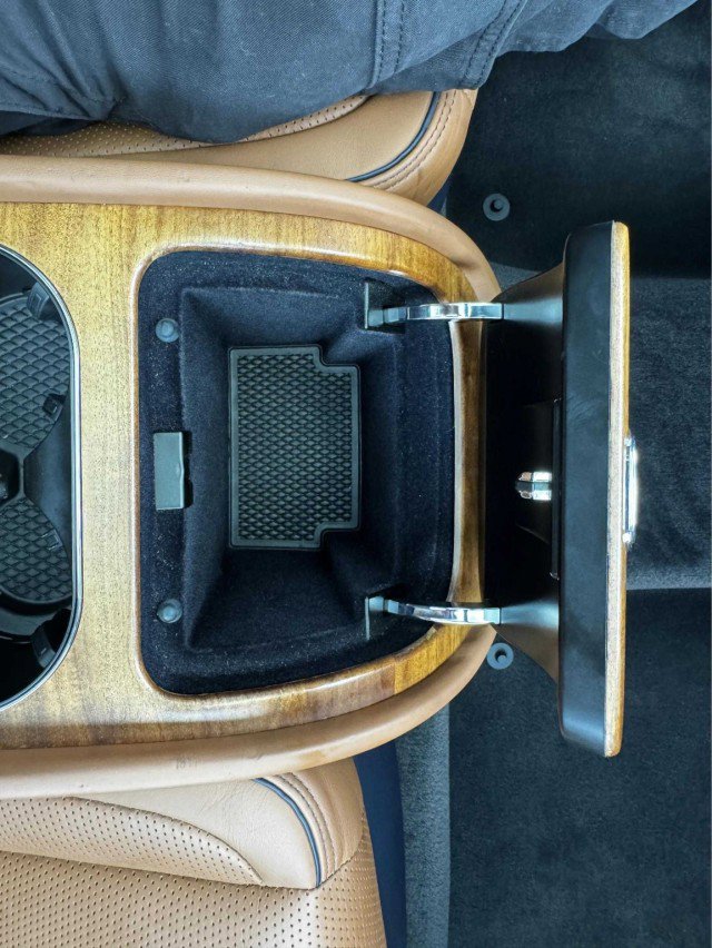 Used 2023 Bentley Bentayga Extended Wheelbase image 54