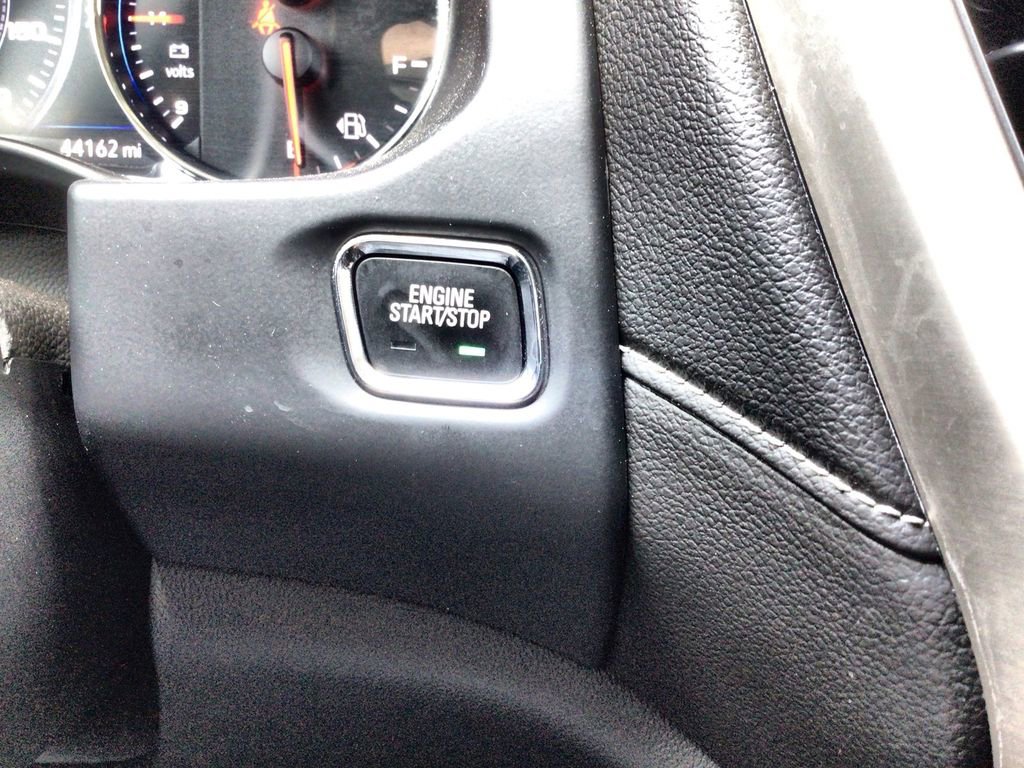 Used 2022 GMC Acadia Denali w/ Denali Ultimate Package FWD image 17