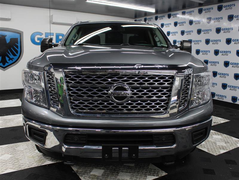 Used 2018 Nissan Titan SV w/ SV Convenience Package AWD/4WD image 6