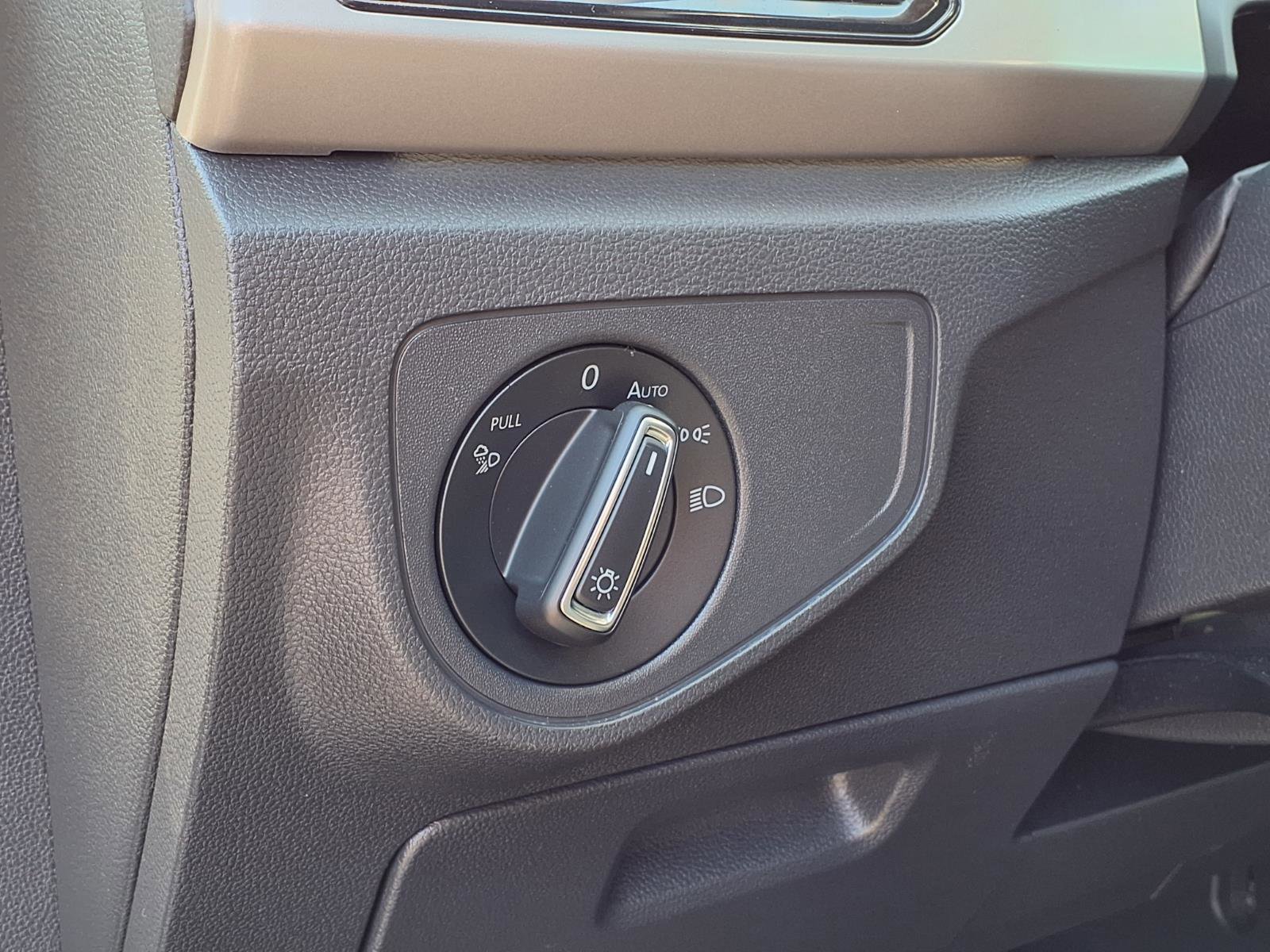 Used 2021 Volkswagen Atlas SEL Premium image 5