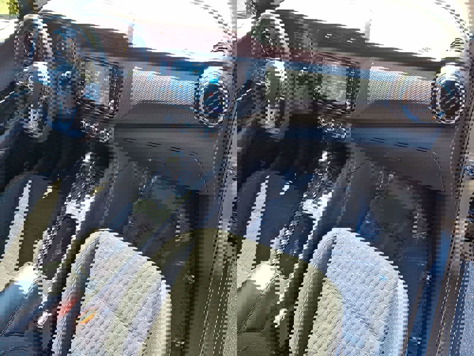 Used 2023 Nissan Kicks SV image 32