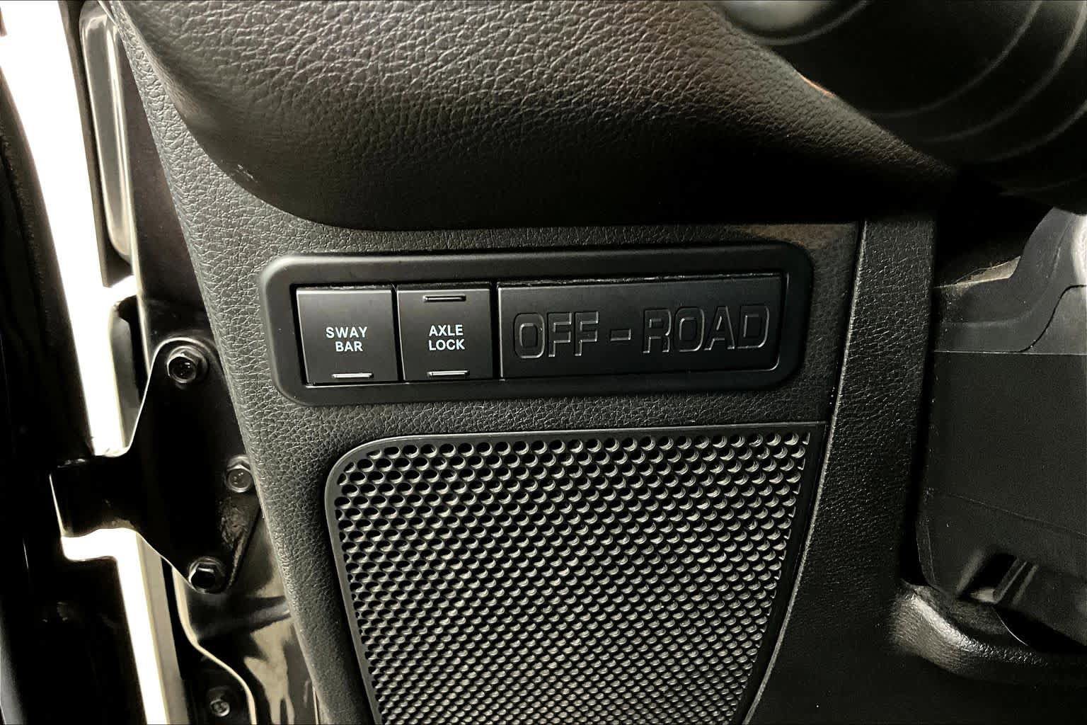 Used 2017 Jeep Wrangler Unlimited Rubicon w/ Connectivity Group image 25