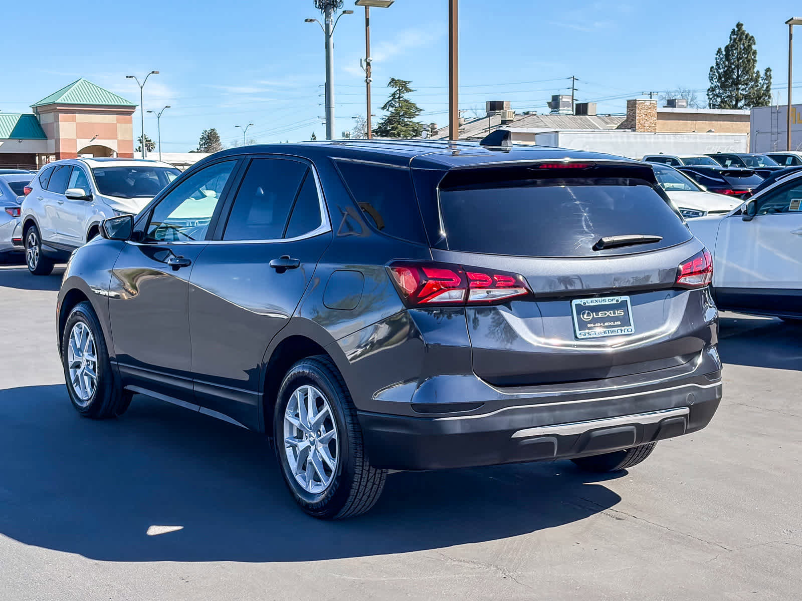 Used 2022 Chevrolet Equinox LT FWD image 2
