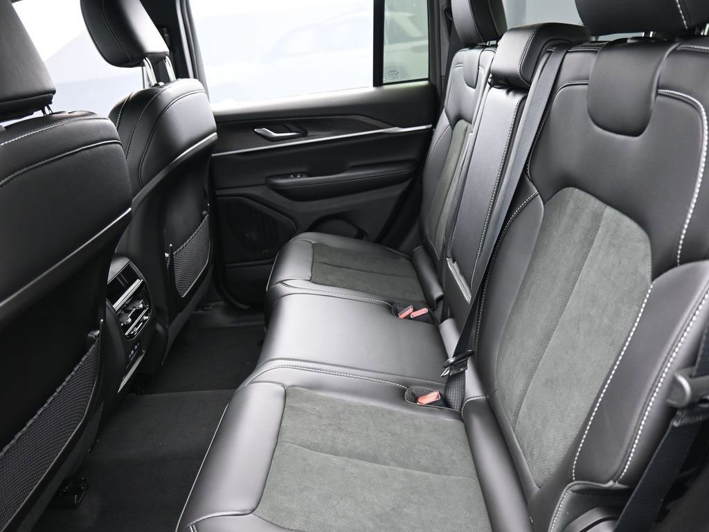 New 2026 Jeep Grand Cherokee Altitude image 12