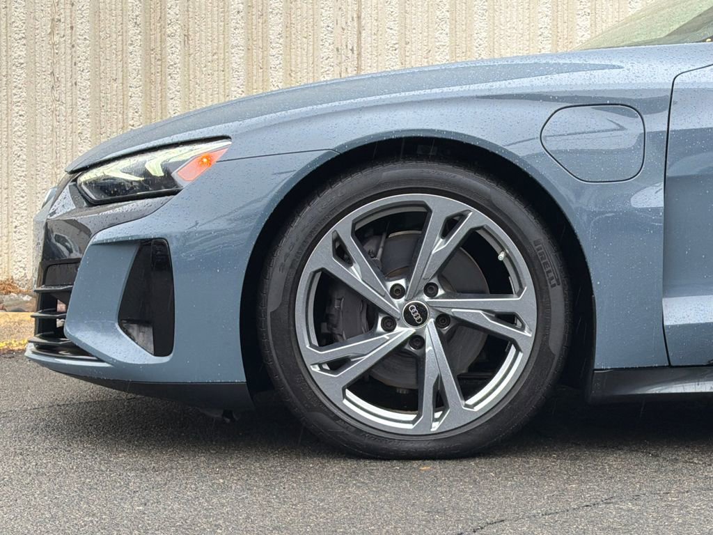 Used 2023 Audi e-tron GT Premium Plus image 9