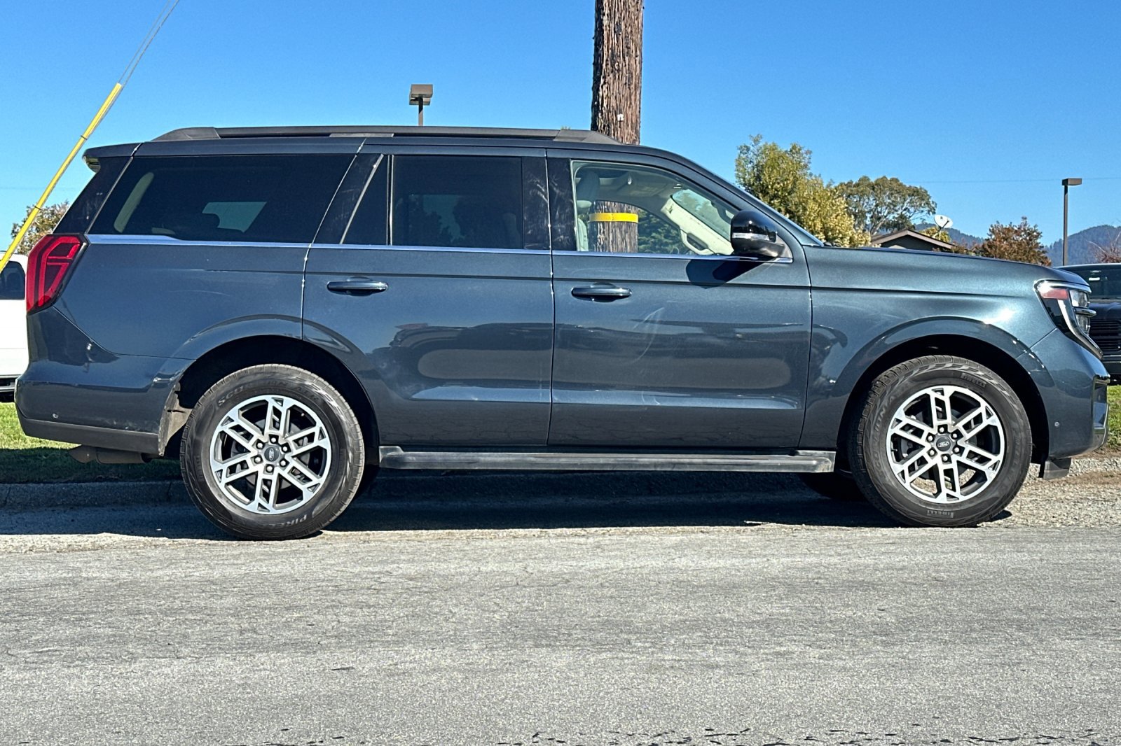 Used 2025 Ford Expedition Active image 6