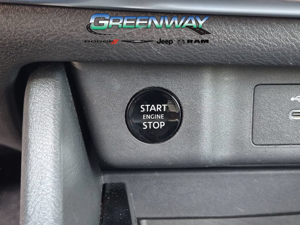 Used 2024 Nissan Rogue SV AWD/4WD image 25