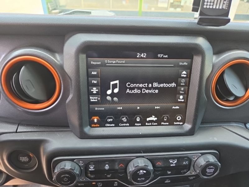 Used 2023 Jeep Gladiator Mojave w/ LED Lighting Group AWD/4WD image 9
