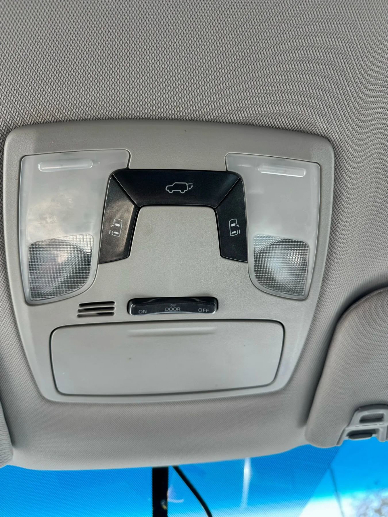 Used 2015 Toyota Sienna SE image 29