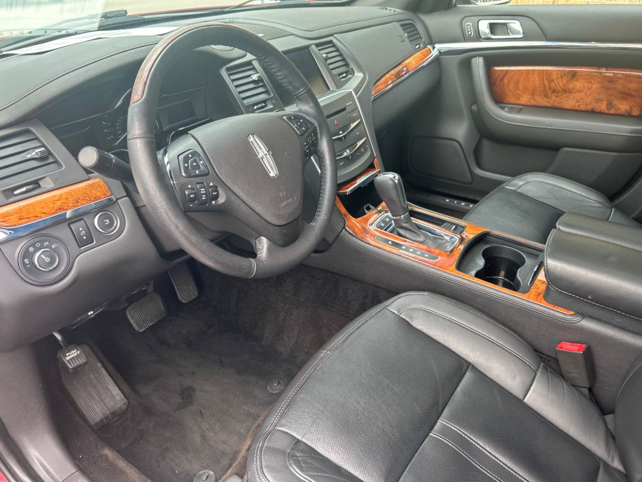 Used 2013 Lincoln MKS AWD image 18