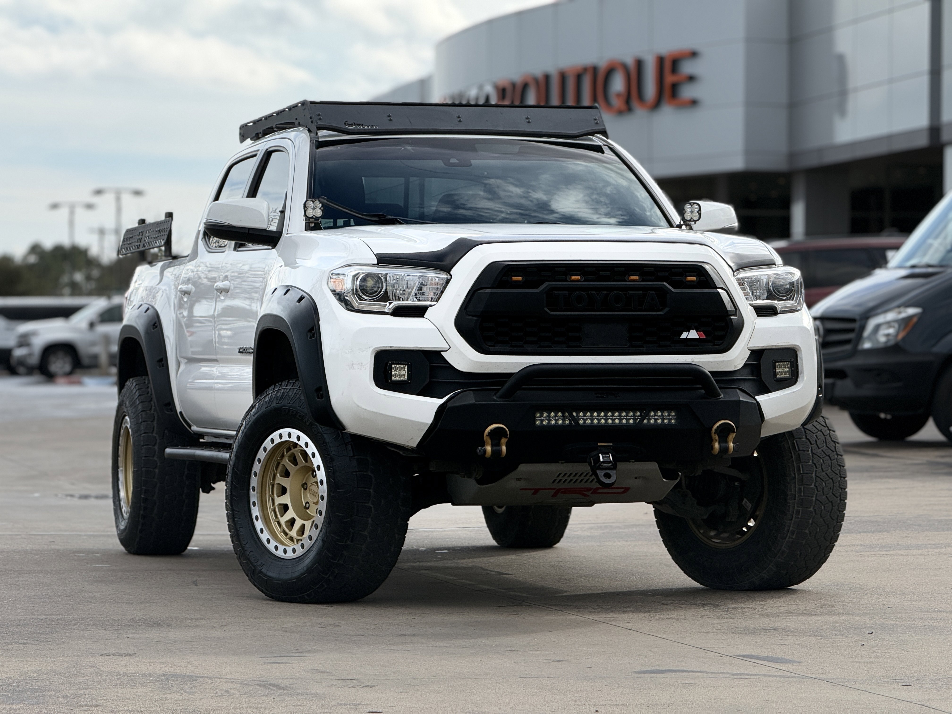 Used 2019 Toyota Tacoma TRD Off-Road w/ Technology Package AWD/4WD image 3