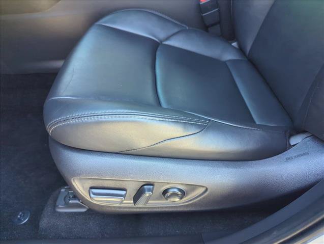 Used 2022 Toyota Venza XLE AWD/4WD image 12