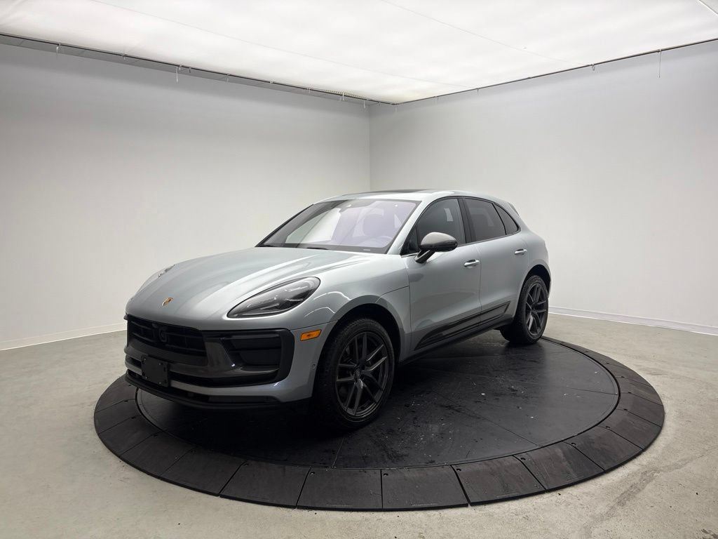Certified 2024 Porsche Macan Turbo AWD/4WD image 1