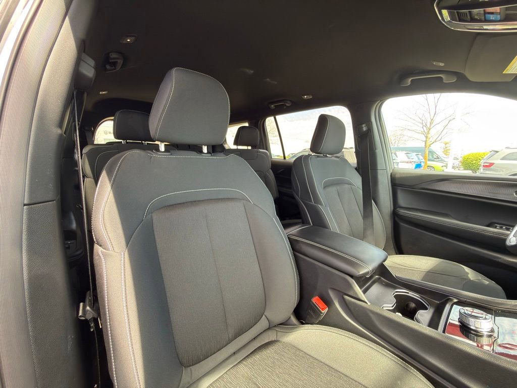 Certified 2025 Jeep Grand Cherokee L Laredo image 38