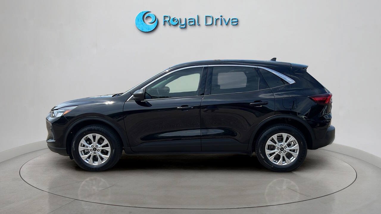 Used 2023 Ford Escape Active AWD/4WD image 3