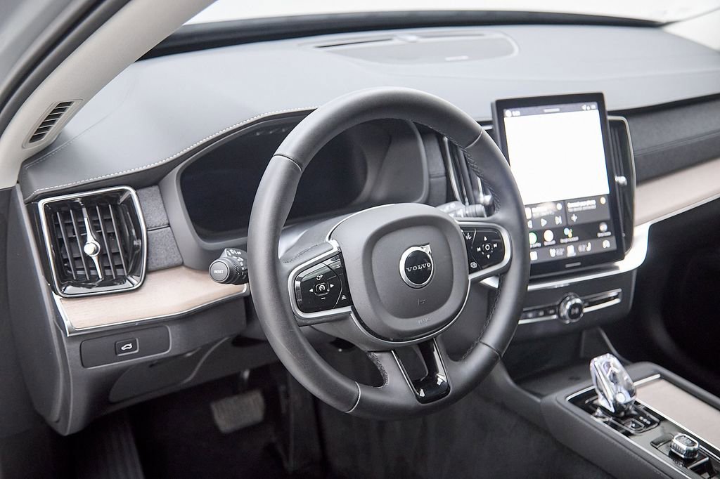 New 2026 Volvo XC90 B6 Plus w/ Protection Package Premier image 16