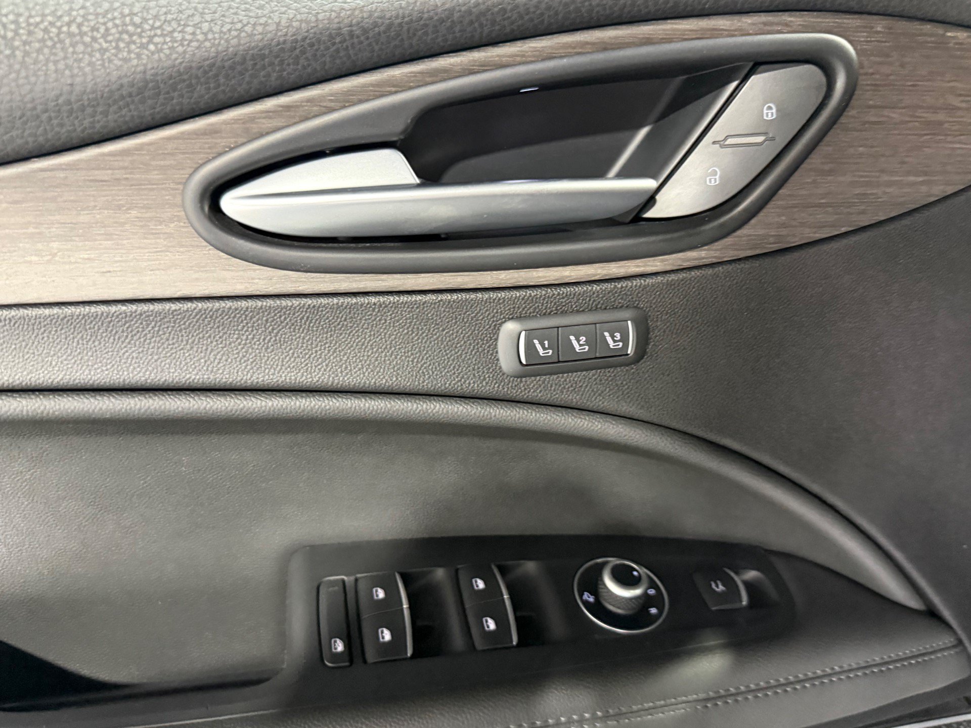 Used 2023 Alfa Romeo Stelvio Ti AWD/4WD image 15