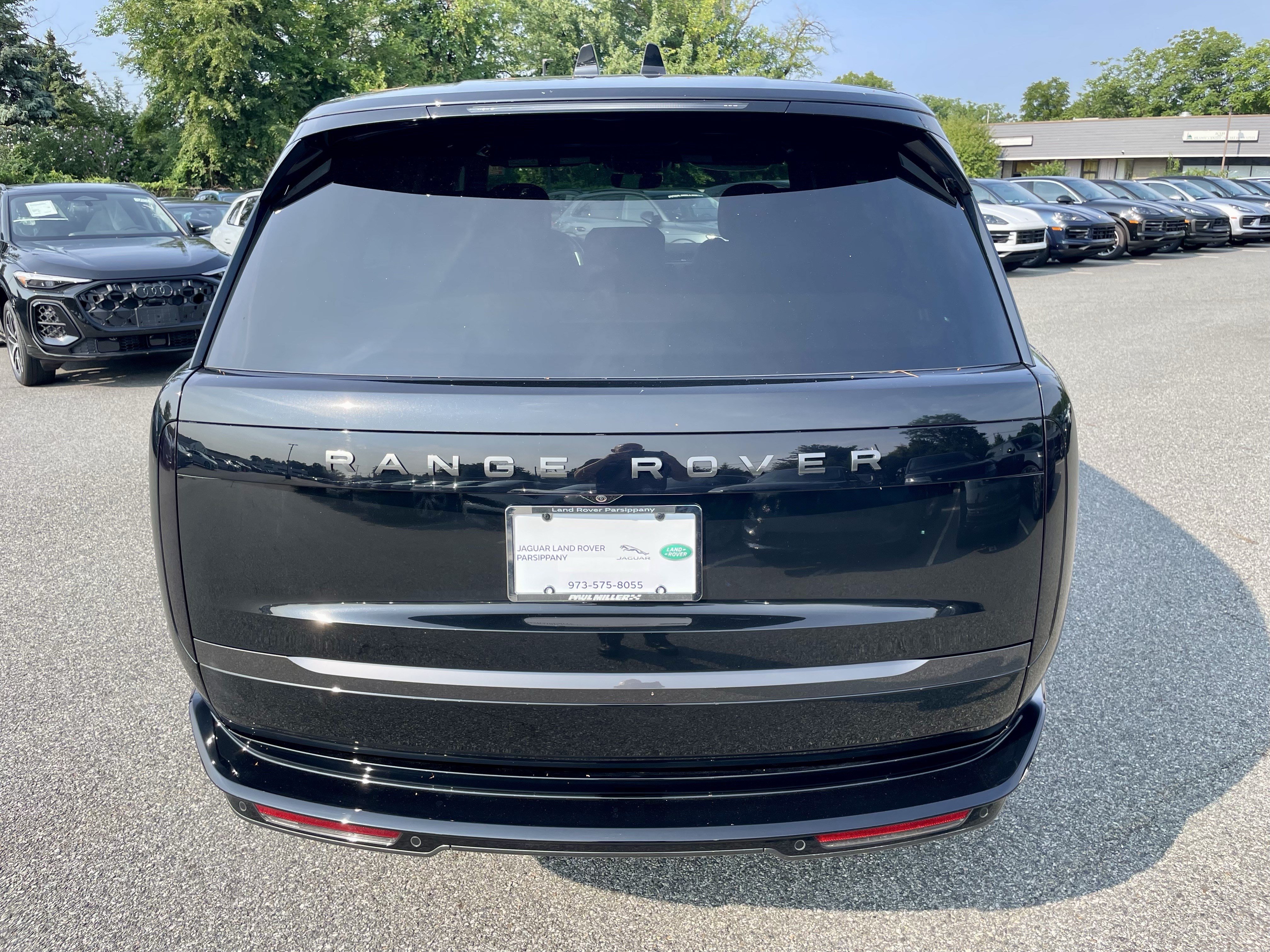 Used 2025 Land Rover Range Rover SE AWD/4WD image 6