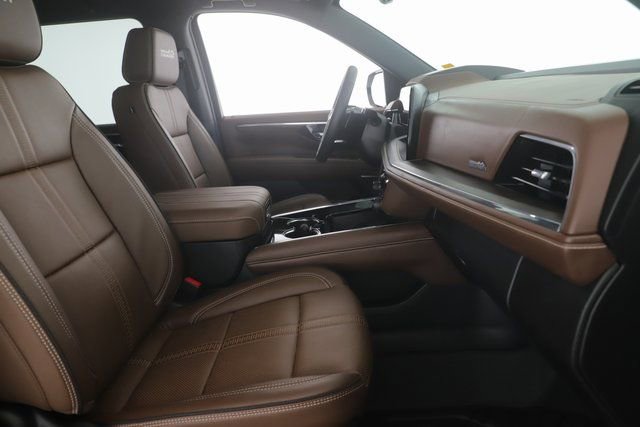 Used 2025 Chevrolet Suburban High Country AWD/4WD image 35