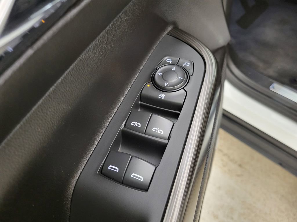 Certified 2023 GMC Acadia SLT image 30