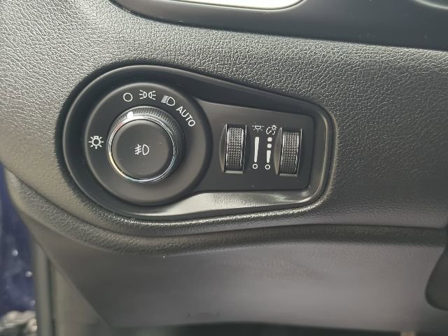 Used 2019 Jeep Renegade Latitude w/ Cold Weather Group image 26